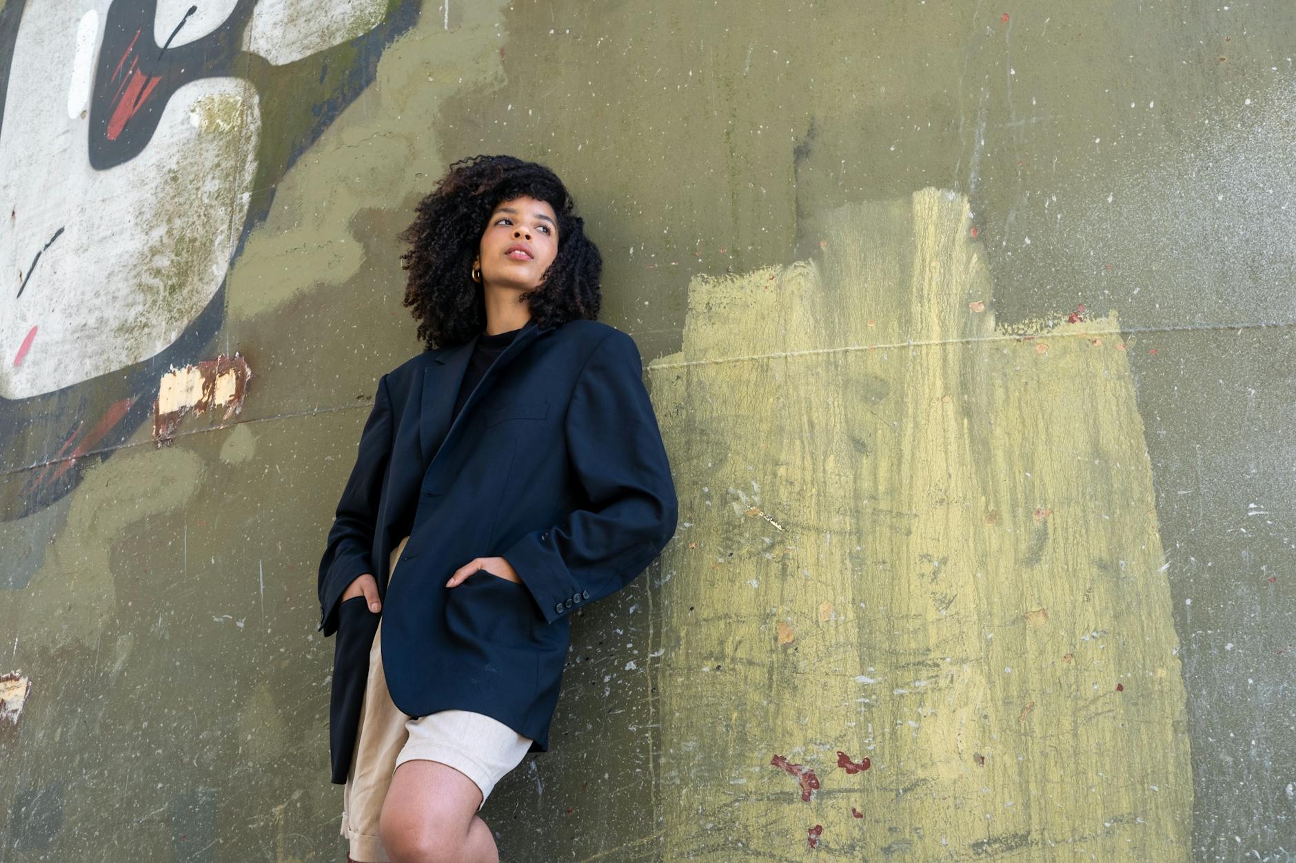 21 Cute Outfit Ideas You'll Want to Copy This Year 3 1 oversized blazer with straightleg jeans idea