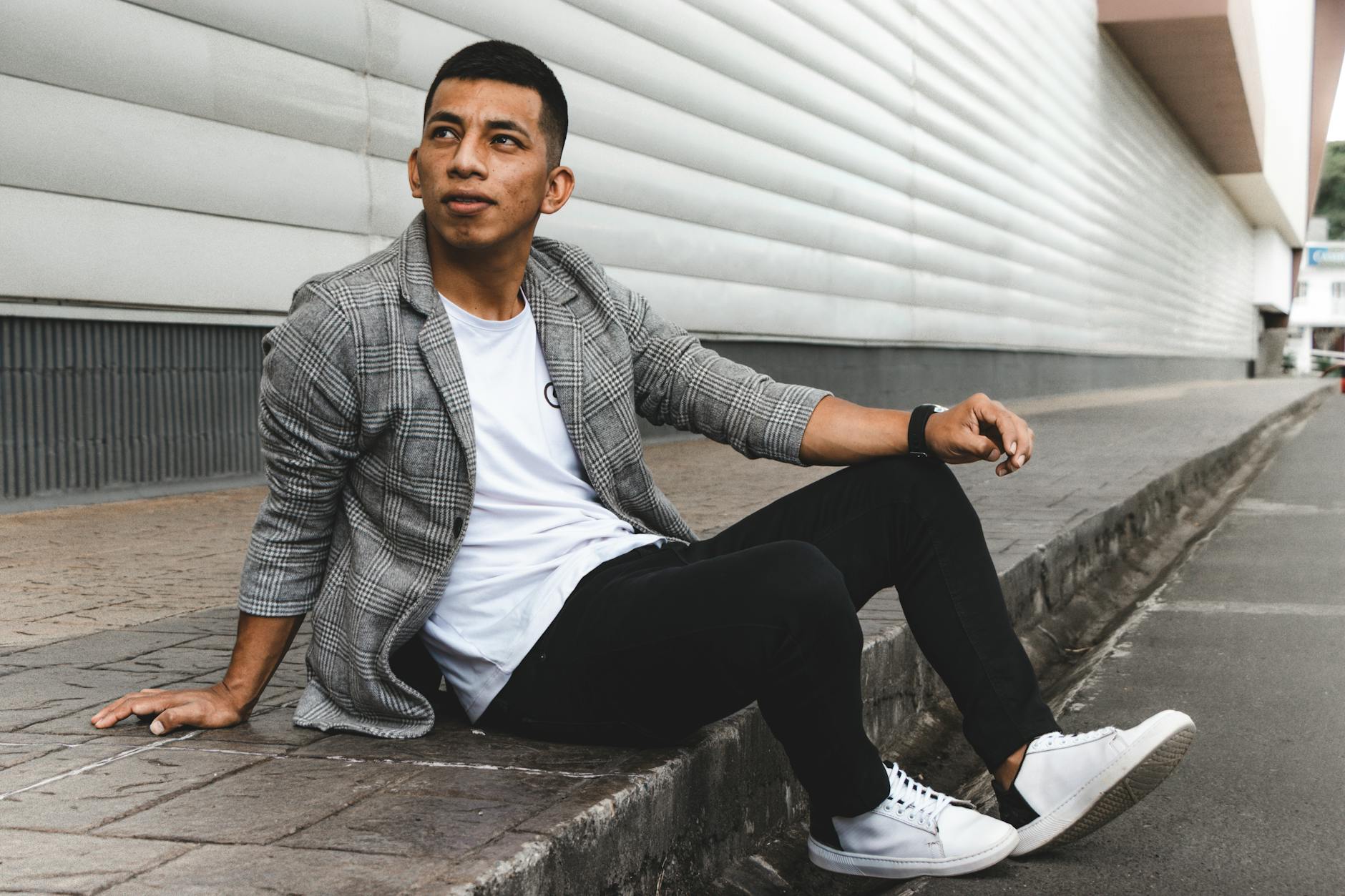 21 Cute Outfit Ideas You'll Want to Copy This Year 23 11 athleisure with blazer idea